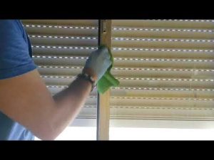 Como quitar pegamento de puerta de aluminio